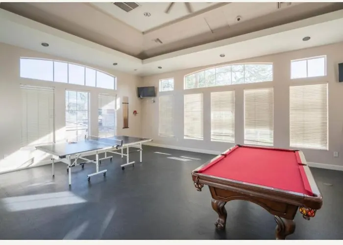 Apartament Modern 2br Oasis Pool, Gym & Parking Near Airport *