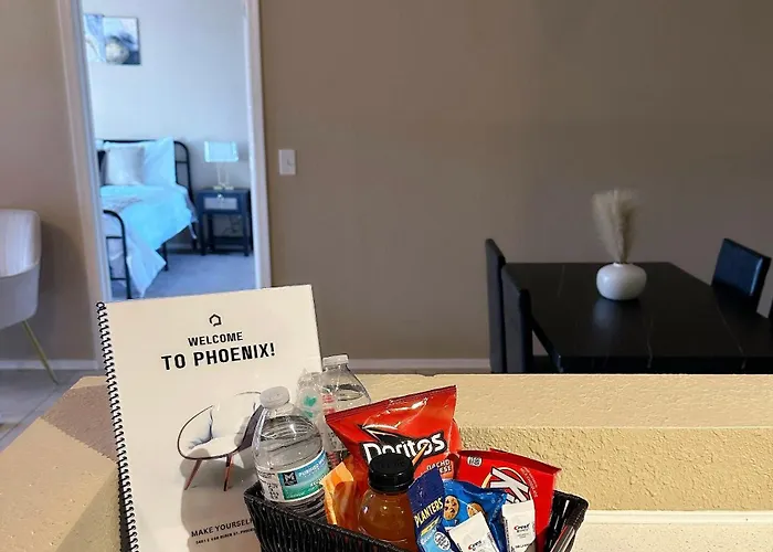 Modern 2br Oasis Pool, Gym & Parking Near Airport Phoenix